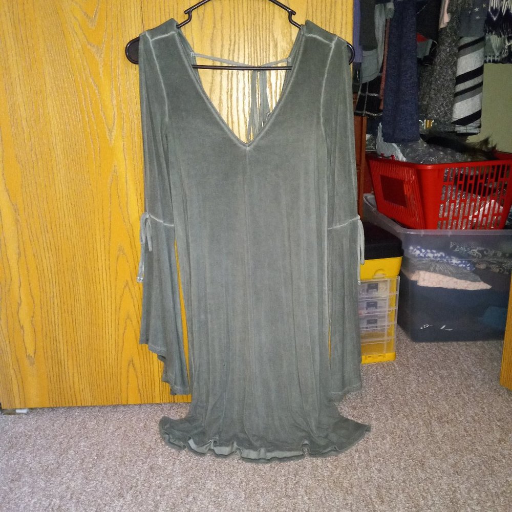 Womens AE top xs